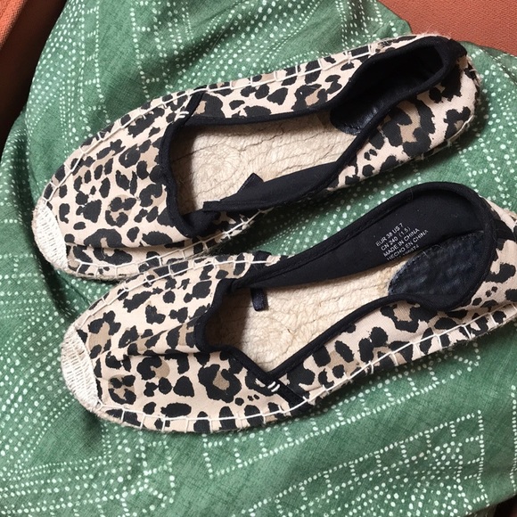 H&M leopard print flats shoes size 7 - Picture 1 of 3